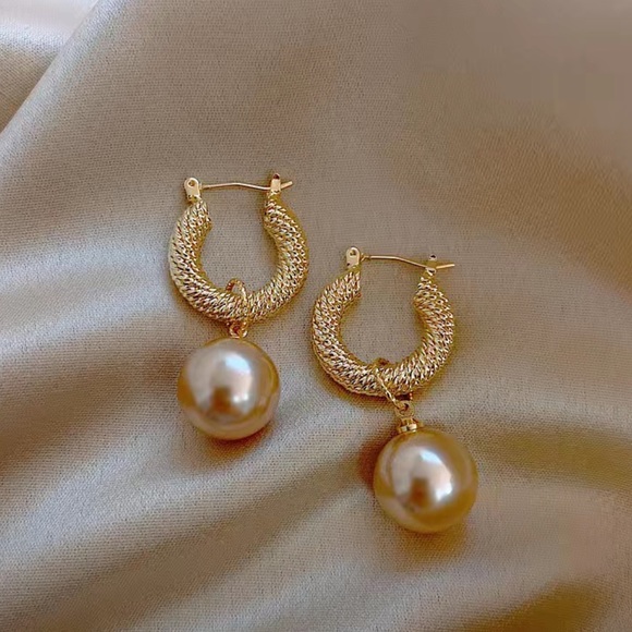 Mejuri Jewelry - COPY - BRAND NEW 18K Gold Plated Thick C-Shaped Dangle Faux Pearl Drop Earrings…